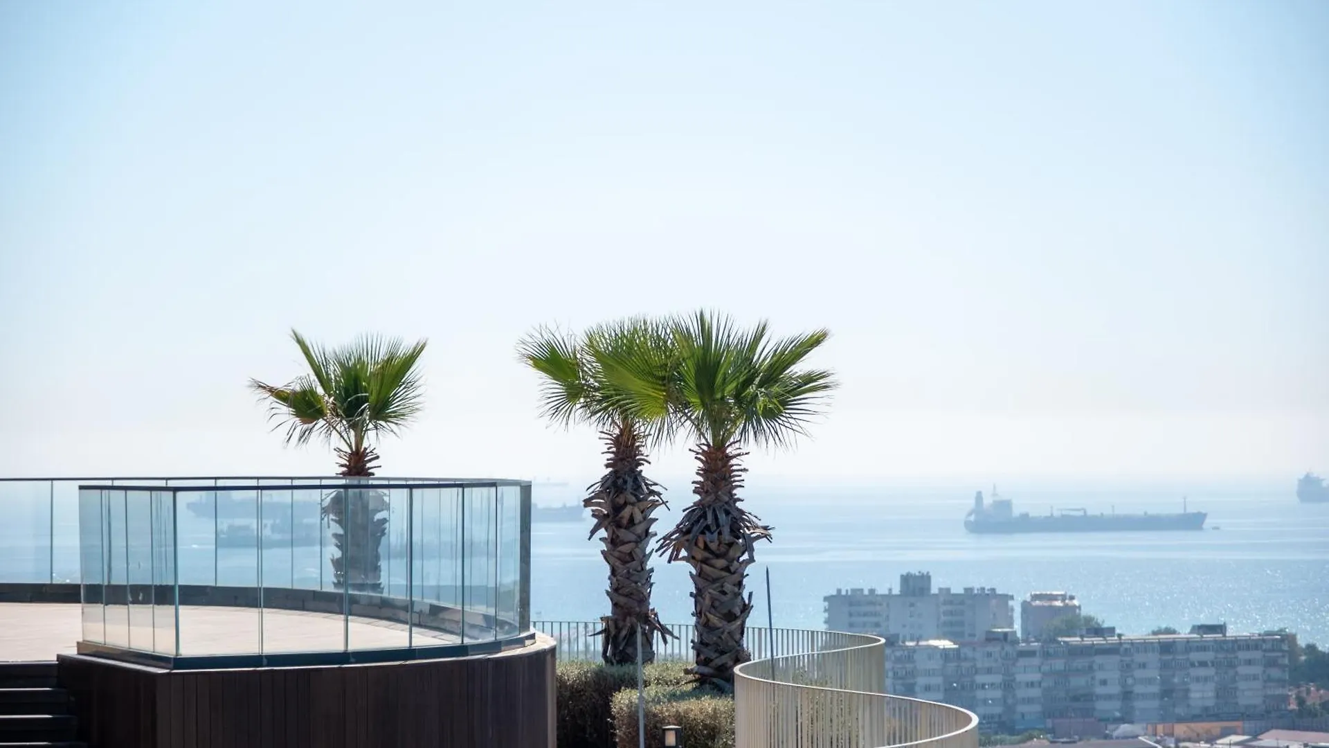Golden Stones House Garden And Lake View Istanbul
