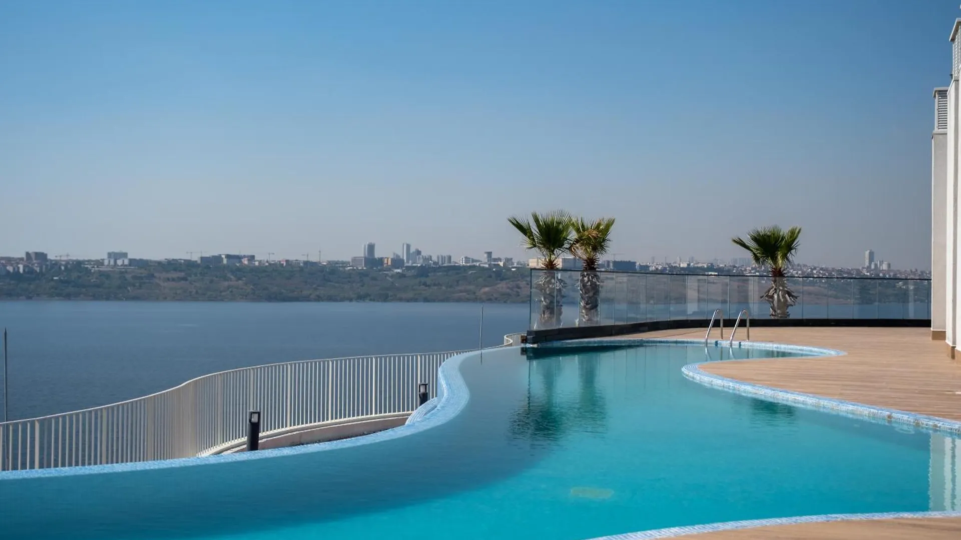 Golden Stones House Garden And Lake View Istanbul