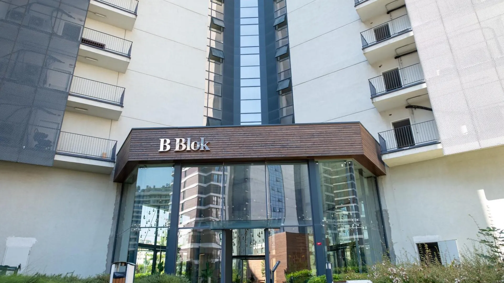 Apartment Golden Stones House Garden And Lake View Istanbul