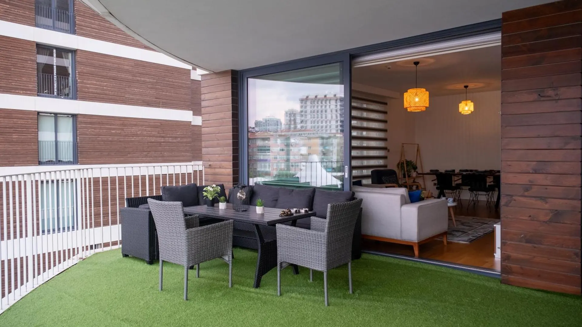 Golden Stones House Garden And Lake View Istanbul Apartment