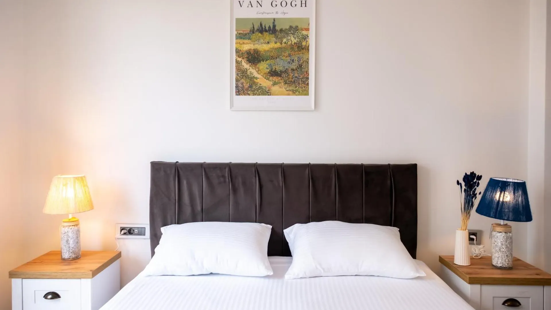 Golden Stones House Garden And Lake View Istanbul Apartment